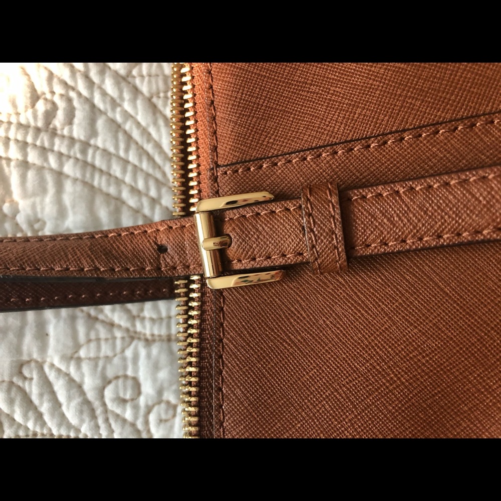 Michael Kors Jet Set Lg Saffiano Leather Zip Tote - Picture 5 of 16